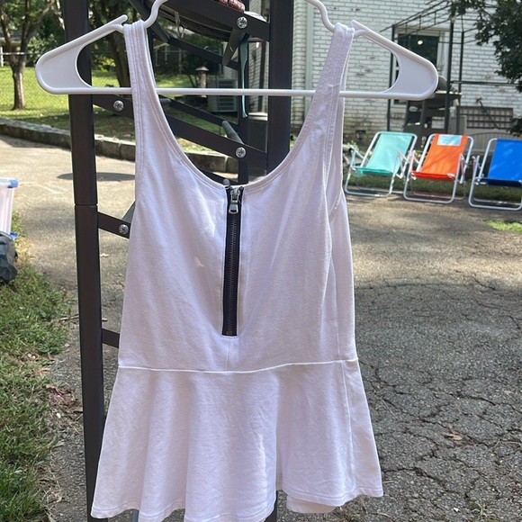 White Express tank - Picture 2 of 3